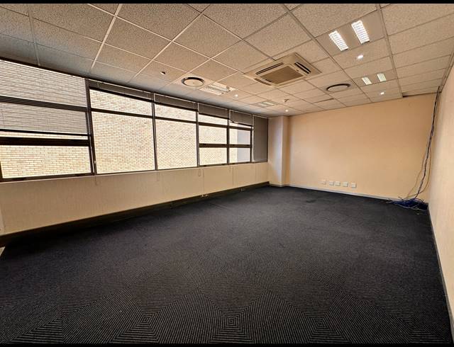 1,207M² OFFICE TO LET IN ROSEBANK